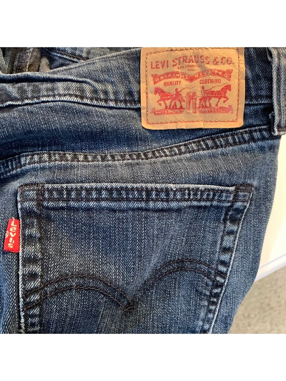 Levi's Boyfriend Jeans Size 28 Dark Wash Denim - Picture 5 of 8